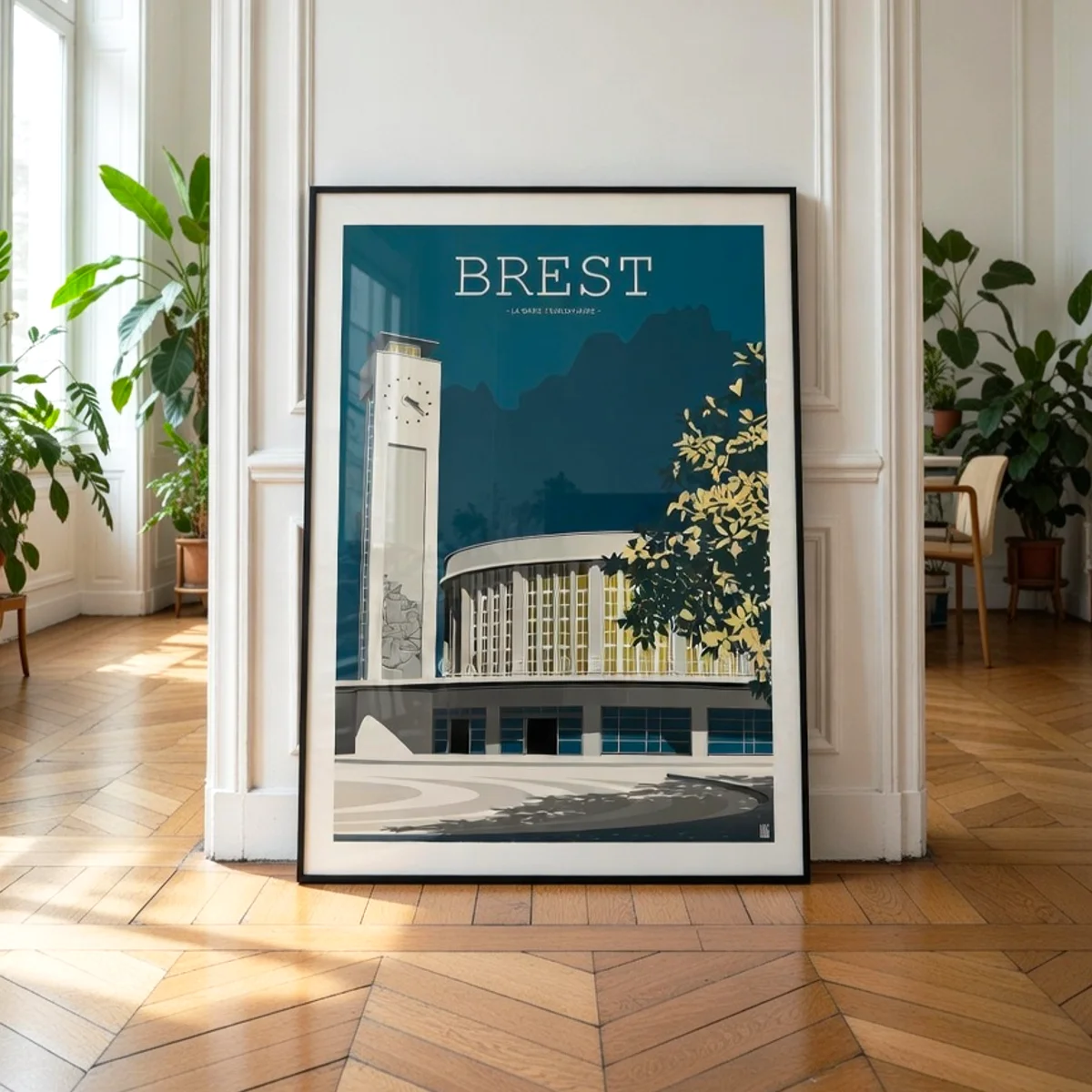 Affiche Gare de Brest Lyons Blue dans un cadre noir fin posée au sol d'un appartement parisien type haussmannien moderne chic - L'Affichologiste